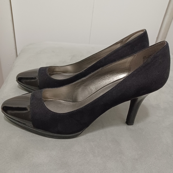 Bandolino Black Suede Heels with Patent Leather Toe - Picture 3 of 4